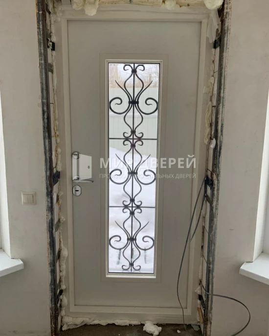 Дачная дверь с ковкой и повышенным утеплением - фото
