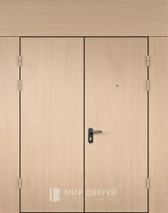 Входная дверь в подъезд многоквартирного дома №18 внешняя - фото